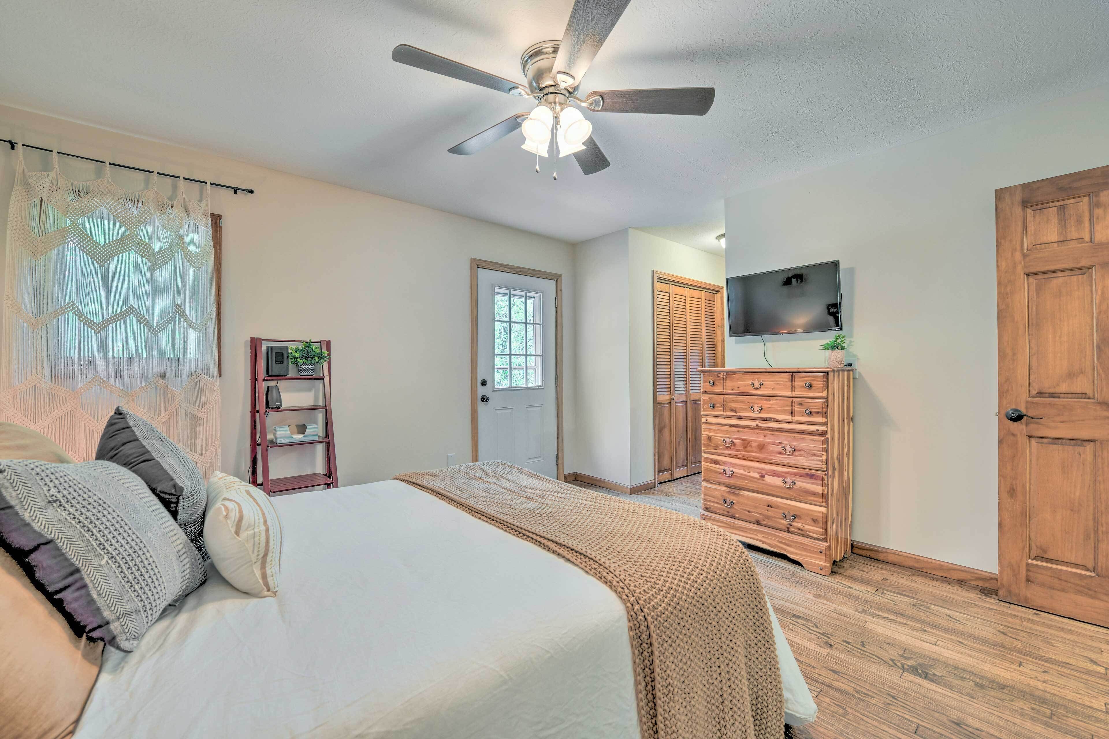 Pet-friendly Waynesville Home w/ Mountain Views!