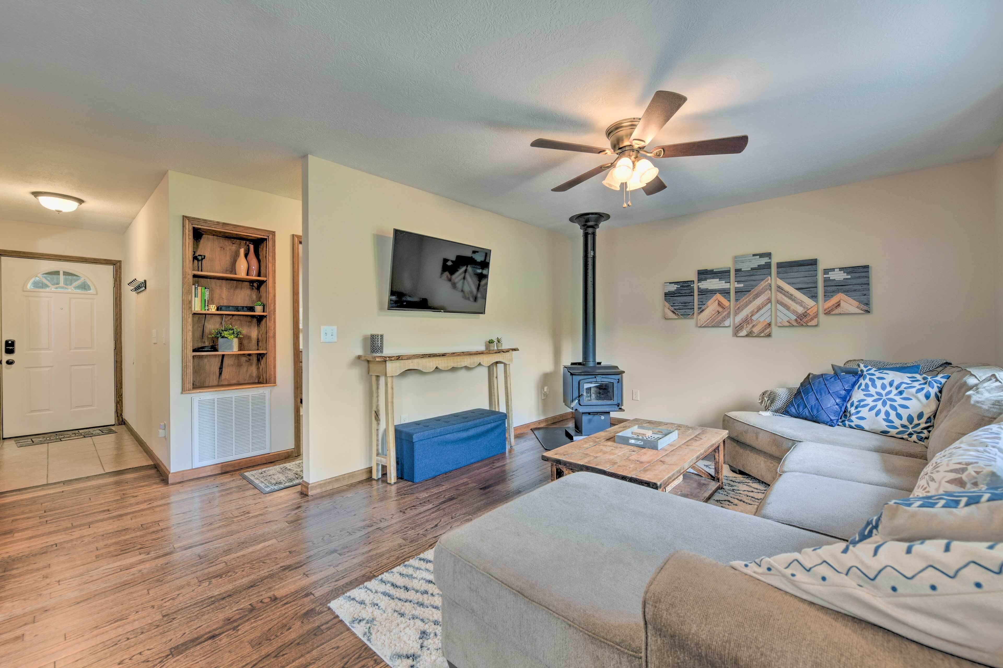 Pet-friendly Waynesville Home w/ Mountain Views!