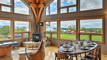 House (4 Bedrooms) | Interior