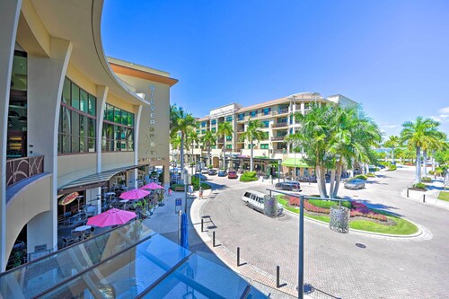 Naples Retreat w/ Pool Access < 2 Mi to Beach