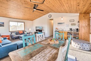 House (3 Bedrooms) | Interior - Coastal Haven Getaway ~ 1 Mi to Mill Beach! (Brookings)