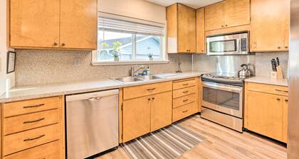 Coastal Haven Getaway ~ 1 Mi to Mill Beach!