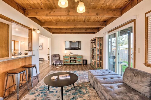 Coastal Haven Getaway ~ 1 Mi to Mill Beach!