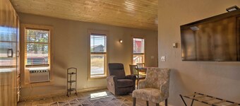 Mountain Cabin, Walk to Dining/memorial Park!