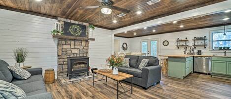 House (3 Bedrooms) | Interior