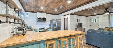 House (3 Bedrooms) | Interior