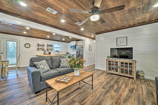 House (3 Bedrooms) | Interior - Updated Family Home, 20 Mi to Broken Bow Lake! (Bethel)