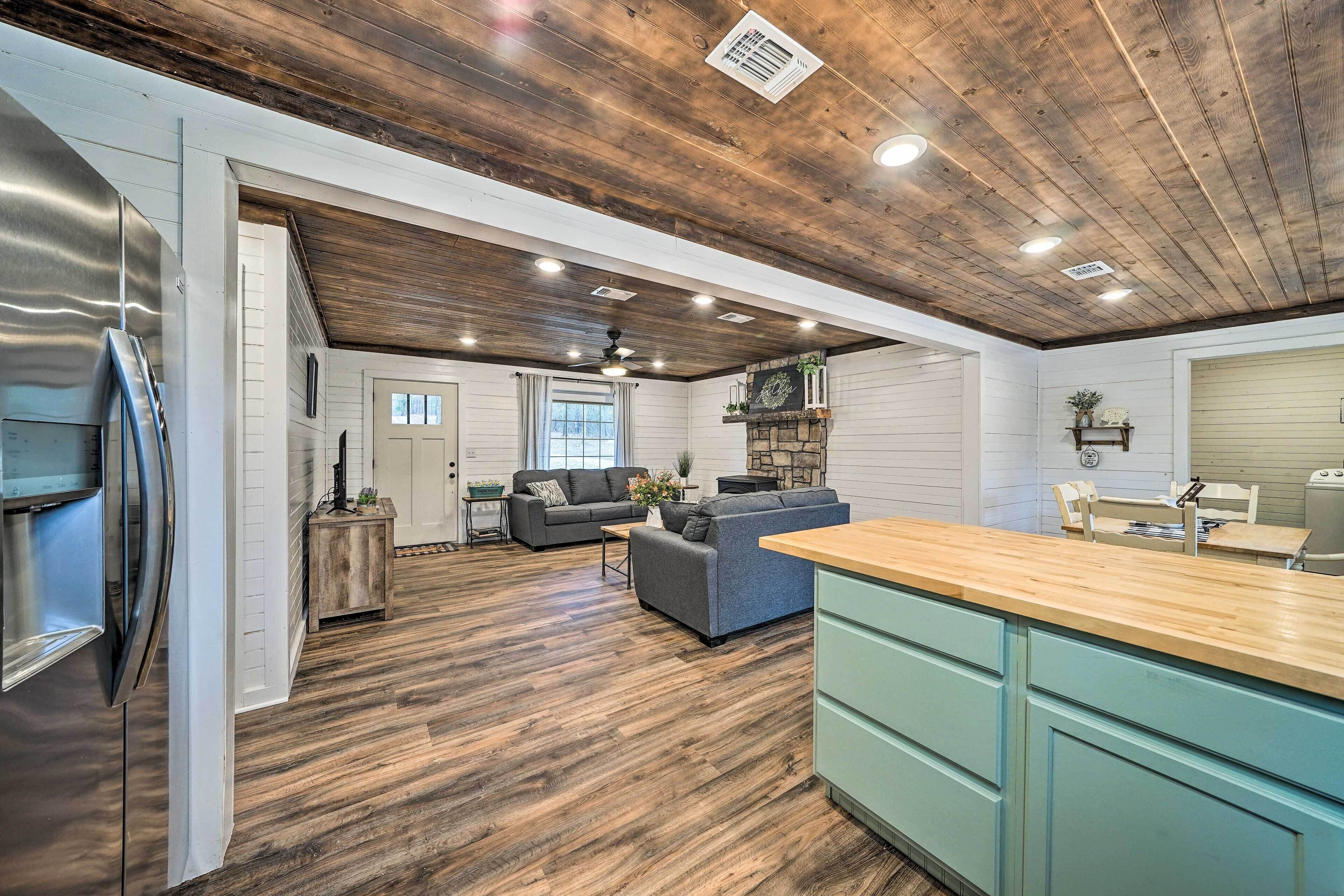 Updated Family Home, 20 Mi to Broken Bow Lake!