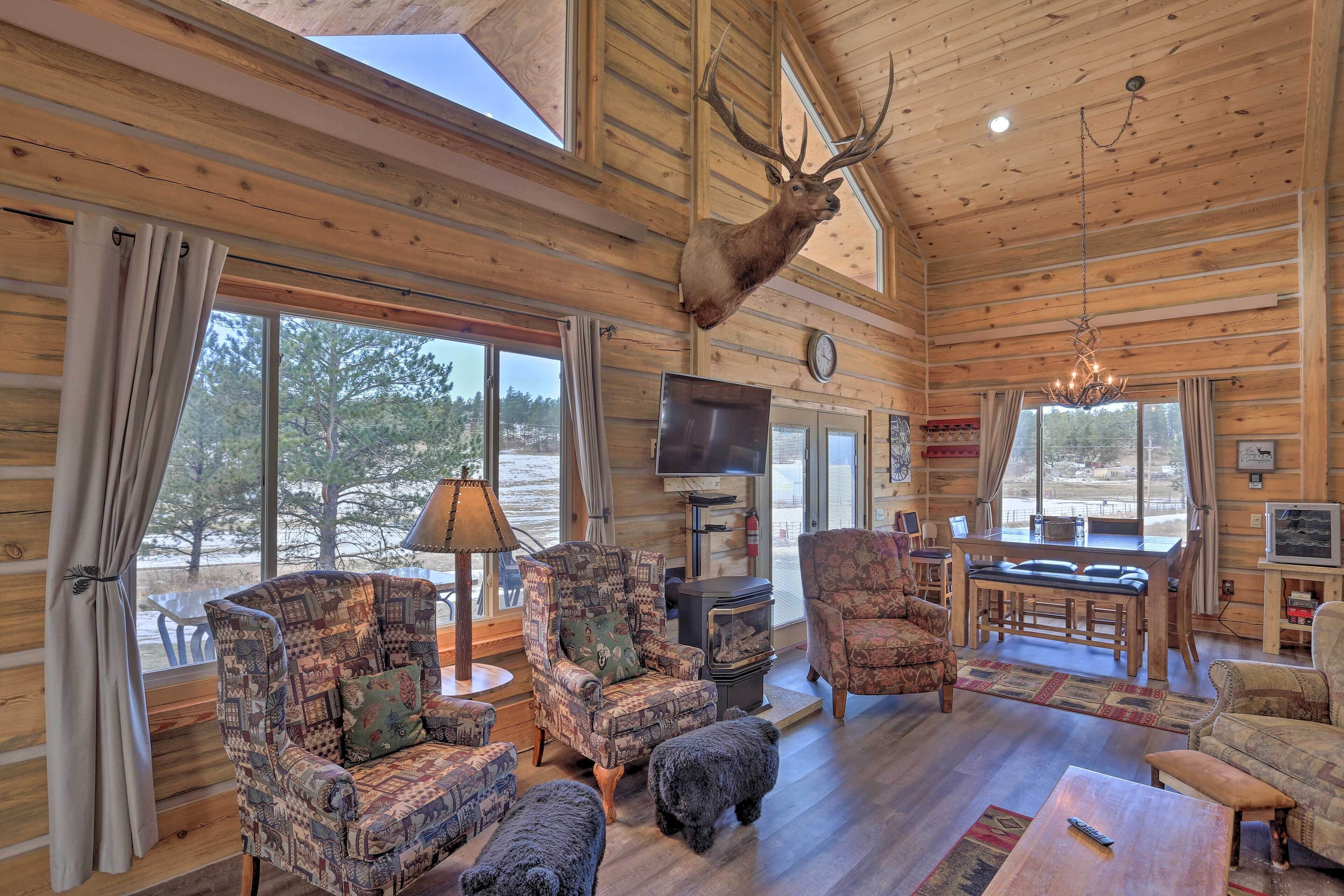 Cozy & Private Custer Cabin w/ Hiking On-site