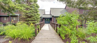 Lake Placid Condo w/ Patio - Walk to Beach!