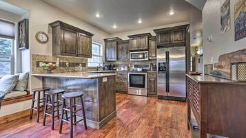 Nhà (3 Bedrooms) | Bếp riêng | Lò vi sóng, lò nướng, bếp nấu, máy rửa bát