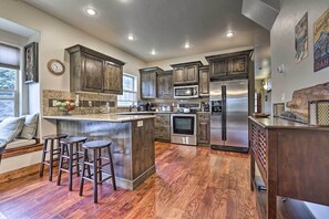 Casa (3 Bedrooms) | Cocina privada | Microondas, horno, parrilla de estufa y lavavajillas