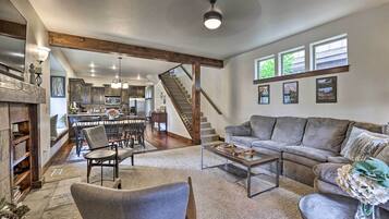 TV, lò sưởi, máy chơi game, sách