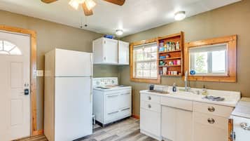 Apartment (0 Bedroom) | Interior