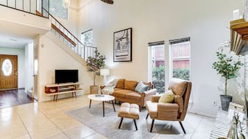 Apartment (3 Bedrooms) | Front of property