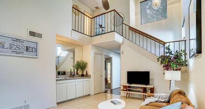 4 Mi to At&t Stadium: Townhome in Fort Worth
