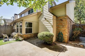 Apartment (3 Bedrooms) | Interior - 4 Mi to At&t Stadium: Townhome in Fort Worth (Fort Worth)