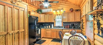 Porch & Fire Pit: Rustic Log Cabin in Smokies!