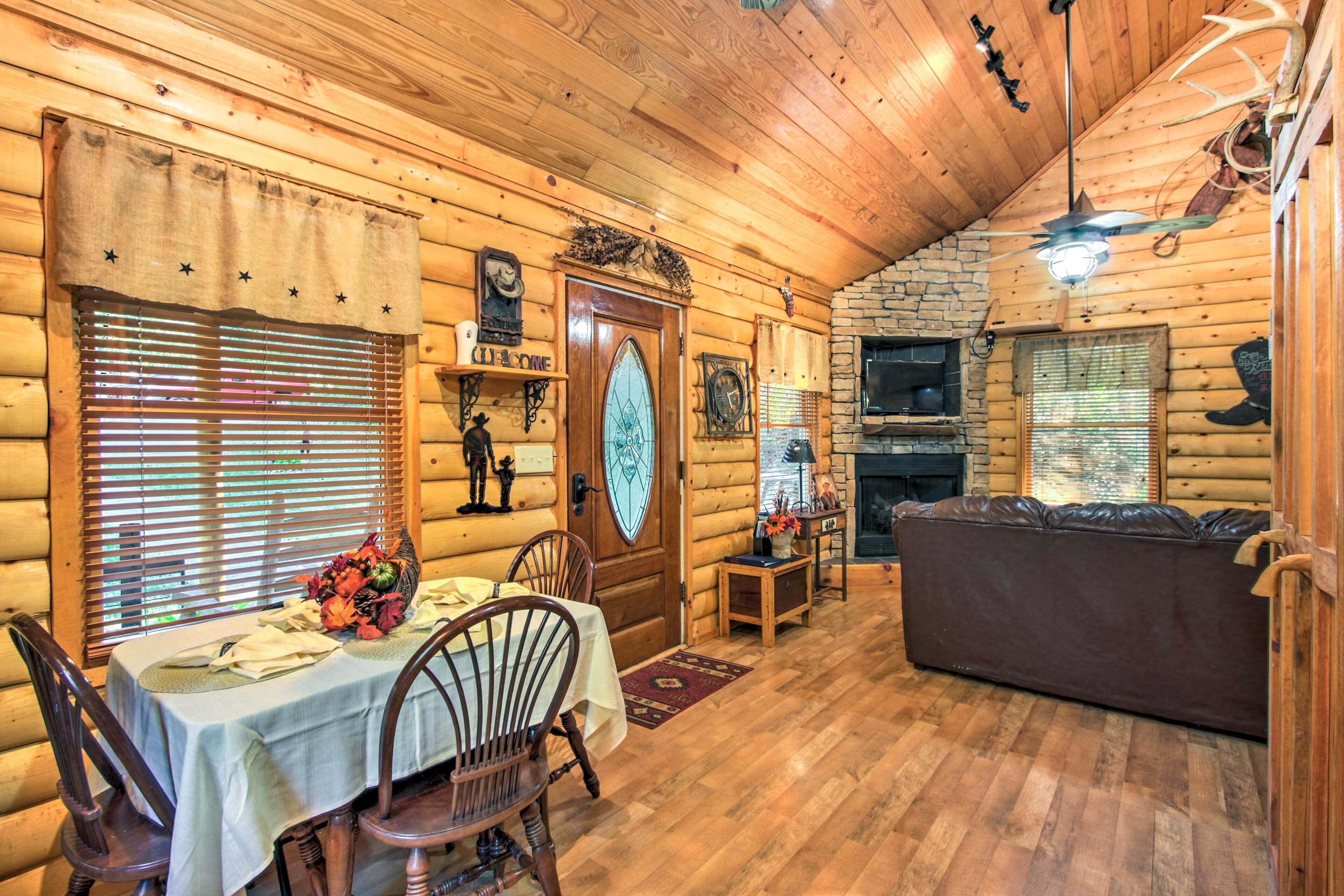 Smoky Mountain Rustic Log Cabin w/ Furnished Patio