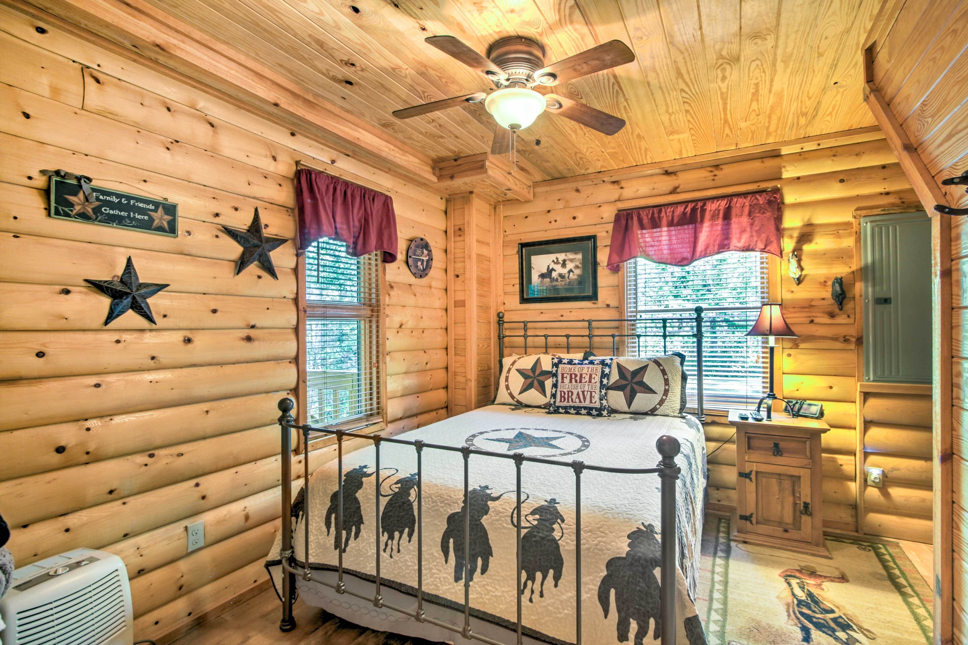 Smoky Mountain Rustic Log Cabin w/ Furnished Patio