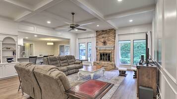 House (4 Bedrooms) | Living area | TV, fireplace, books