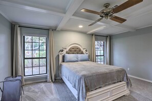 Hus (4 Bedrooms) | 4 sovrum, skrivbord, arbetsyta för laptop och sängkläder