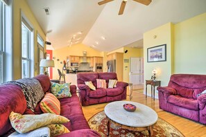 House (3 Bedrooms) | Interior - Charming Waterfront Home: Fish, Boat + More! (Sneads Ferry)
