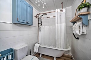 House (1 Bedroom) | Interior - Cozy Knoxville Getaway ~ 8 Mi to Downtown! (Knoxville)