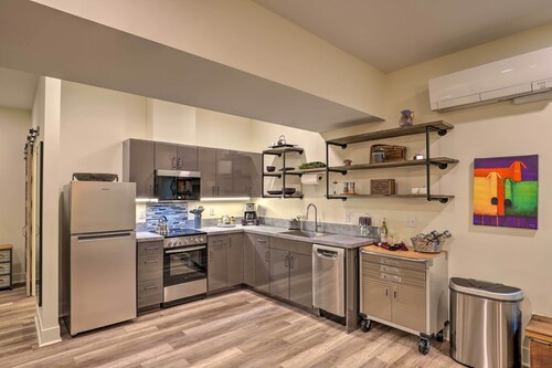 7 Mi to Dtwn Asheville: Apartment w/ Patio