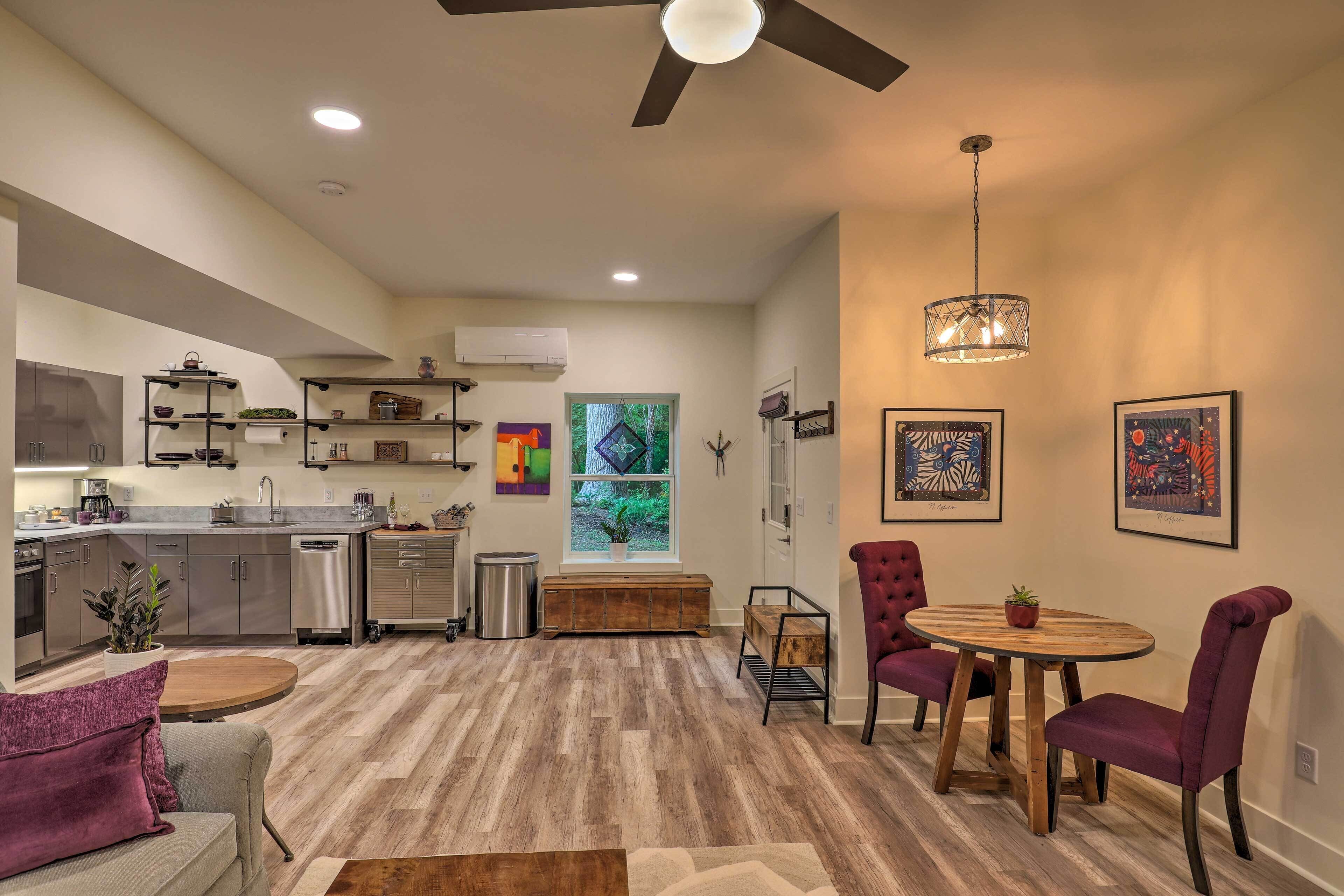 First-floor Asheville Apartment w/ Fire Pit!