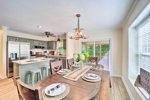 Interior - 9 Mi to Sugar Mountain: Newland Cabin w/ Fire Pit! (Newland)