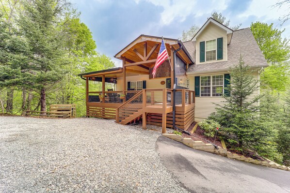 Interior - 9 Mi to Sugar Mountain: Newland Cabin w/ Fire Pit! (Newland)