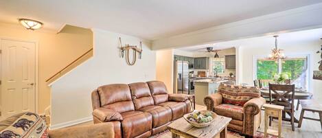 House (5 Bedrooms) | Interior