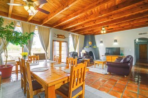 House (3 Bedrooms) | Dining