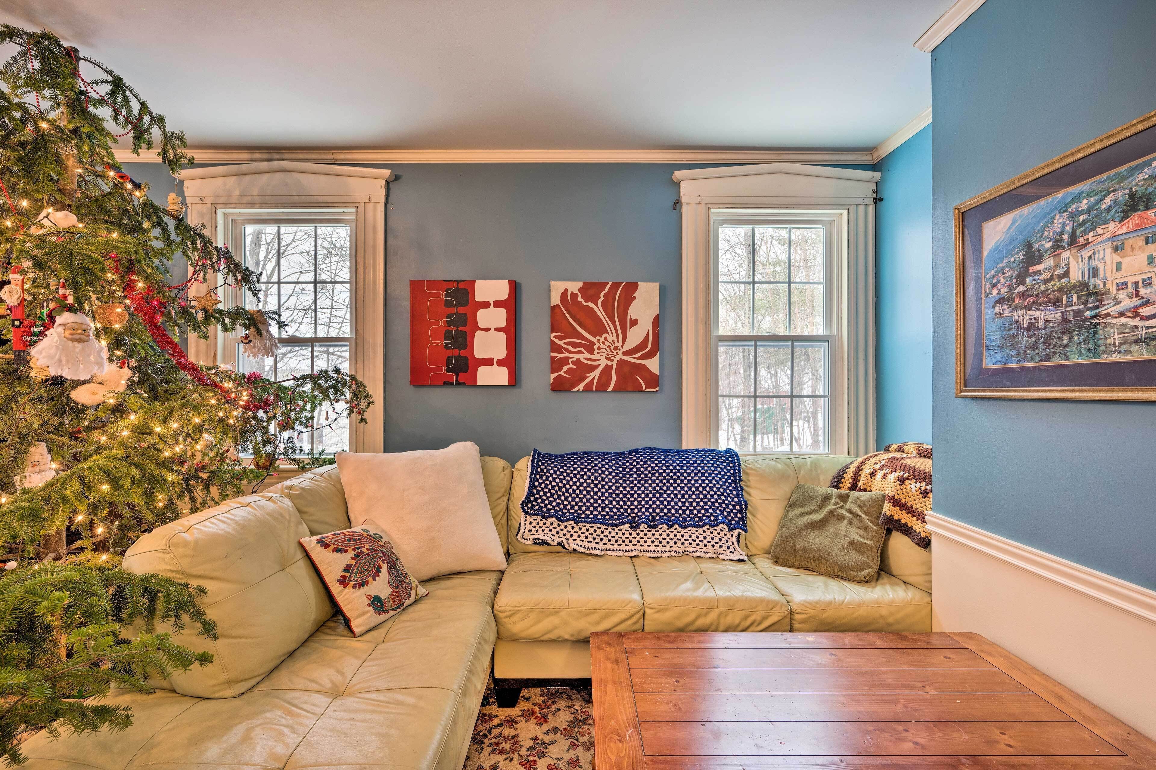 1840s Farmhouse: Near Sunday River Ski Slopes!