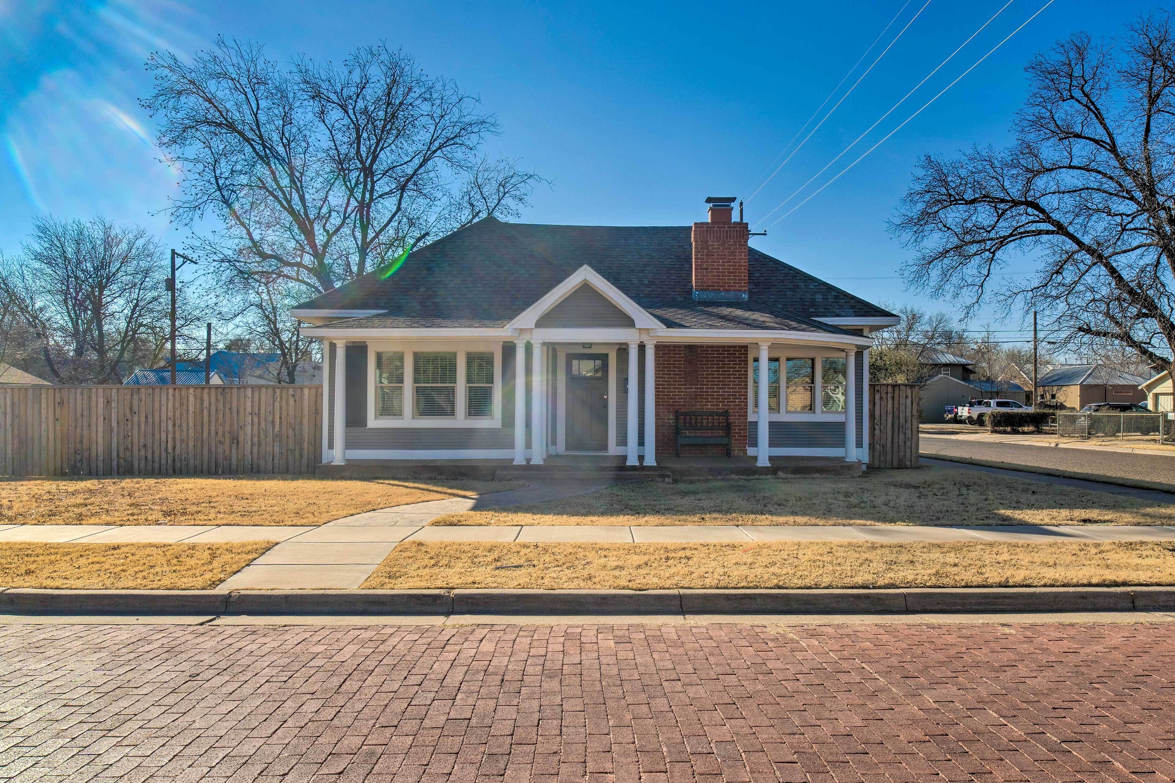 Charming Home w/ Yard - Half-mi to Texas Tech