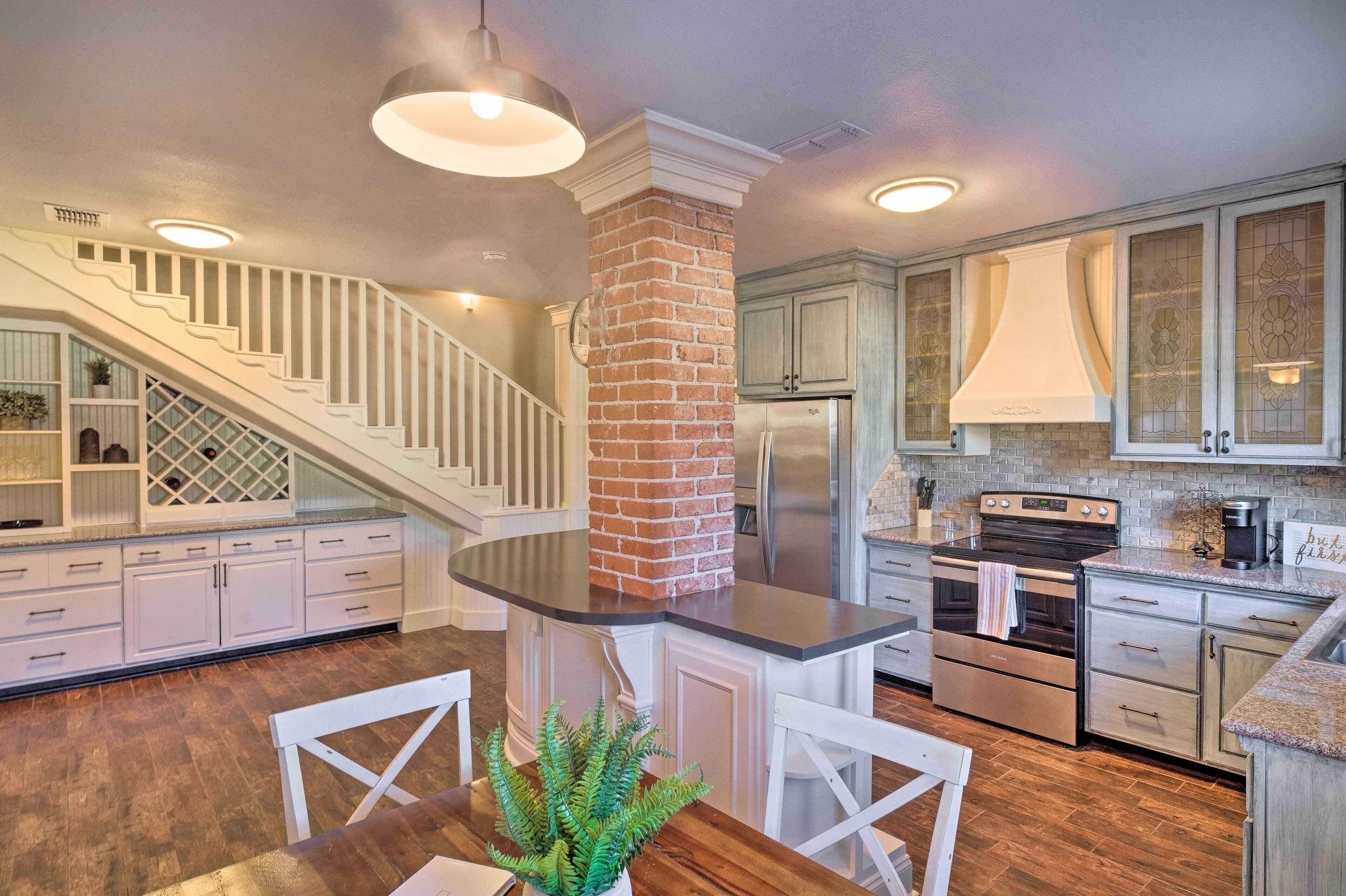 Charming Home w/ Yard - Half-mi to Texas Tech