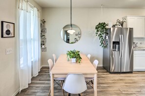 Interior - Sleek Fort Worth Home w/ Covered Patio! (Fort Worth)