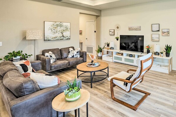 House (2 Bedrooms) | Front of property - Sleek Fort Worth Home w/ Covered Patio! (Fort Worth)