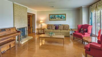 House (4 Bedrooms) | Interior