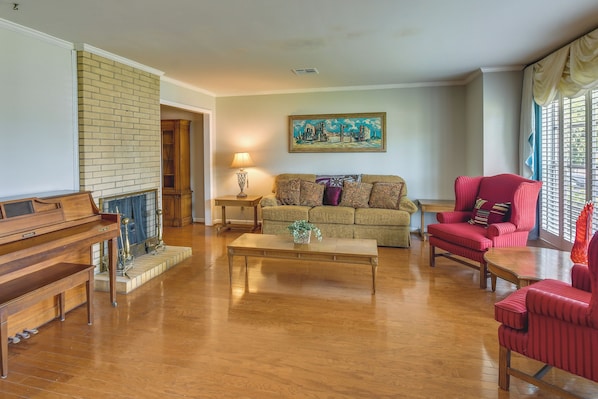 House (4 Bedrooms) | Interior