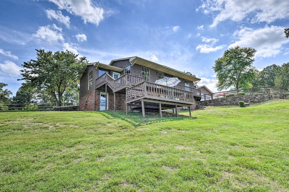 'angler's Ridge' Waterfront Family Getaway!