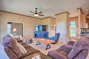 House (4 Bedrooms) | Interior - 'angler's Ridge' Waterfront Family Getaway! (Mammoth Spring)