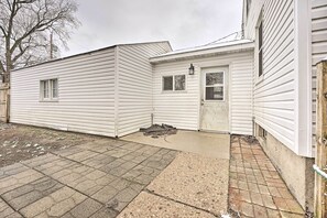 House (3 Bedrooms) | Interior - Modern South Bend Getaway ~ 3 Mi to Downtown (South Bend)