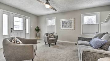 House (3 Bedrooms) | Interior