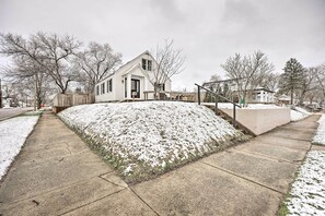 House (3 Bedrooms) | Interior - Modern South Bend Getaway ~ 3 Mi to Downtown (South Bend)