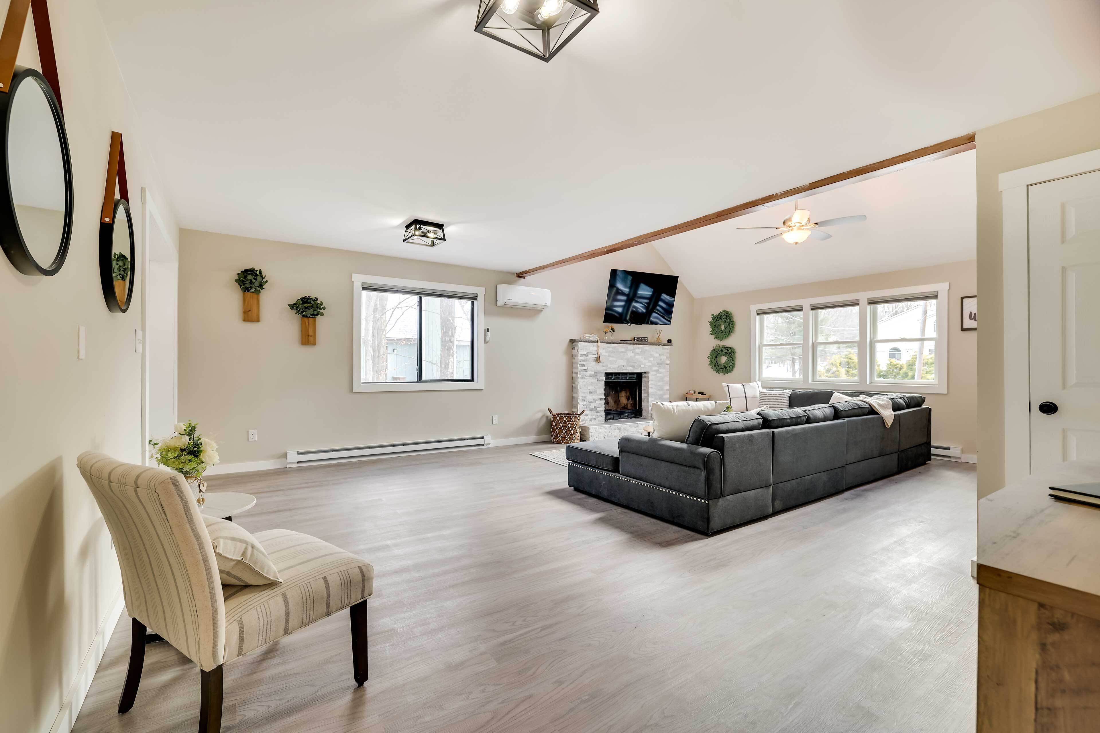 Spacious & Sleek Poconos Home: Community Amenities