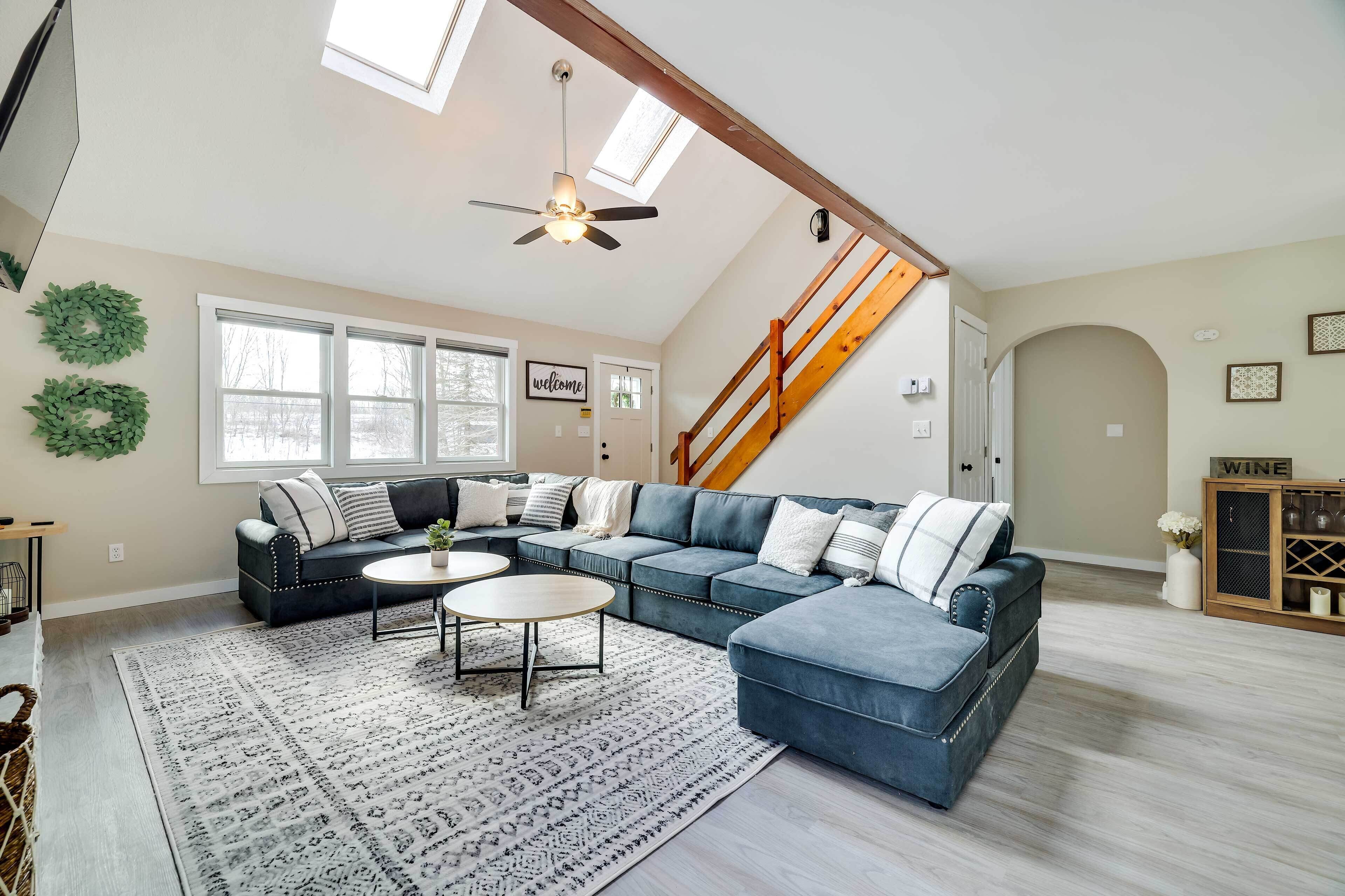 Spacious & Sleek Poconos Home: Community Amenities