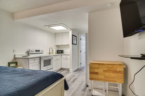 Apartment (0 Bedroom) | Interior