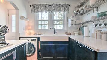 Cottage (2 Bedrooms) | Interior